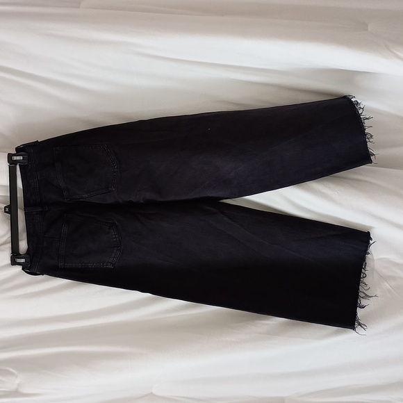 Universal Thread Women’s Frayed Ankle Jeans in Black & Light Pink - Picture 8 of 8